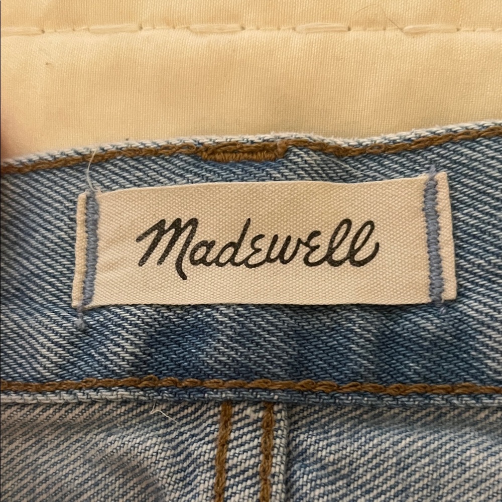 Madewell Relaxed Denim Shorts in Cedarcroft Light Blue Wash with Frayed Ends - Picture 8 of 16